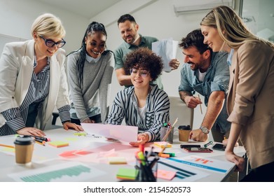 Cheerful Diverse Office People Group Talking And Enjoying Teamwork During Staff Meeting. Happy Multiracial Coworkers Have Fun Working Together At Office Brainstorming. Teamwork Concept.