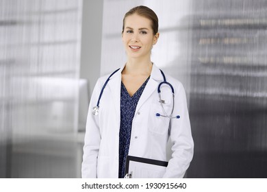 312,971 Smiling nurses Images, Stock Photos & Vectors | Shutterstock