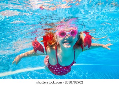 Cheerful Little Girl Swiming Under Water Stock Photo 2038782902 ...