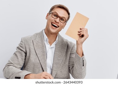 Hombre alegre mediana edad
