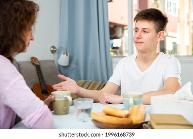 Teenagers telling story Stock Photos, Images & Photography | Shutterstock