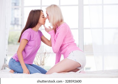 lesbian loving pictures Teen girl end up missing