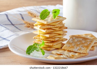 Cheese And Crackers With Fresh Milk