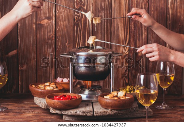 The cheese\
fondue