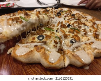 Cheese Lover Pizza Having Grilled Chicken.