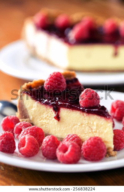 Cheesecake with\
berries