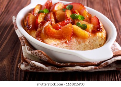 Cheesecake with spicy plum topping in a tin