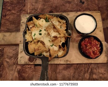 Cheesy Nachos With Salsa