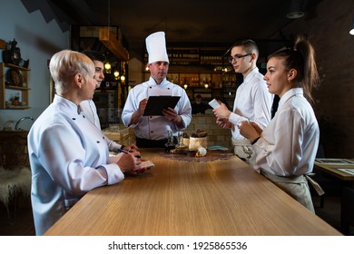 The Chef Conducts A Briefing Of Employees In The Restaurant