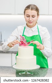 Chef Makes A Wedding Cake With Isomalt