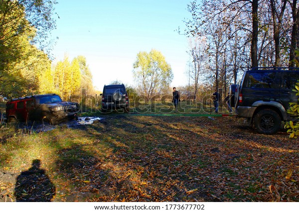 Chelyabinsk, Chelyabinsk region /\
Russia-09.10.2010: training off-road Amateur races on private cars\
at speed on the\
off-road