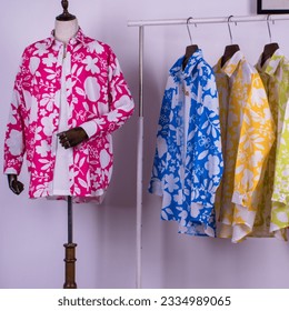 Chemise design made of linen fabric printed with flowers over size, very suitable for fun and outing times
