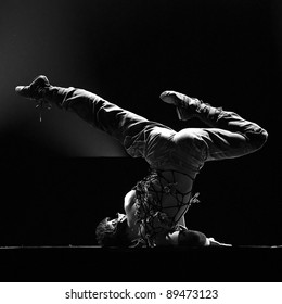 CHENGDU, CHINA - DEC 12: A Modern Dancer Performs Solo Dance On Stage At JINCHENG Theater.Dec 12, 2007 In Chengdu, China. Choreographer: Liu Tingting, Actor: Fan Lei