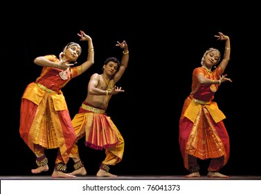 CHENGDU, CHINA  - OCT 24: Indian Dancers Perform Folk Dance Onstage At Jincheng Theater During The Festival Of India In China On Oct. 24, 2010 In Chengdu, China.