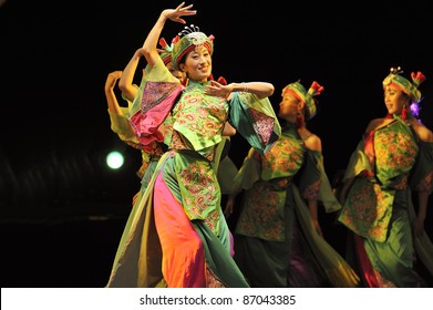 Chinese Dancers Images, Stock Photos & Vectors | Shutterstock