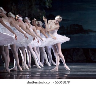 CHENGDU - DECEMBER 24: Russian royal ballet perform Swan Lake ballet at Jinsha theater December 24, 2008 in Chengdu, China.