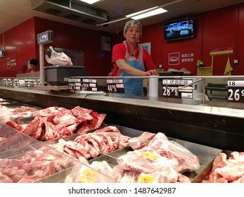 Chengdu,Sichuang/China-August 25, 2019:Shoppers Buying Food At Wal-mart.The Escalating Trade War Between The United States And China And African Swine Fever Have Caused Local Prices To Rise.