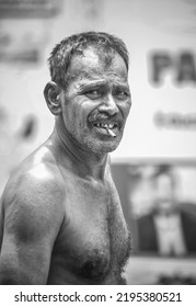 Chennai, India - August 21st 2022: Indian Poor Old Man With Mini Cigar Smoking, Indian Street Photography. Old Man Having Thin Cigarette Or Mini-cigar Filled With Tobacco.