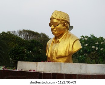  CHENNAI, TAMIL NADU, INDIA, MARCH 31, 2018: MGR Memorial On The Marina Beach In Chennai Built In Memory Of Film Star And Former Chief Minister M G Ramachandran. His Golden Bust In The Evening.