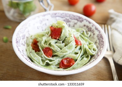 Cherry Tomatoes, Mint And Goat Cheese Spinach Pasta