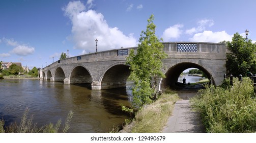 Chertsey Bridge, Surrey, UK