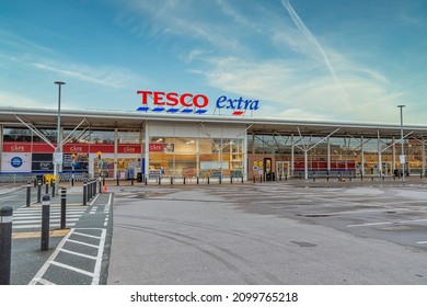 CHESTER, ENGLAND, UK - DECEMBER 25, 2021: View of a Tesco Extra supermarket