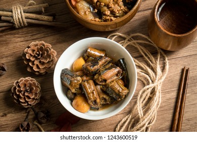 Chestnut fried with finless eel