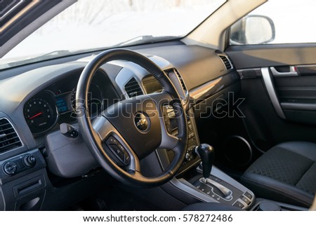 https://image.shutterstock.com/image-photo/chevrolet-captiva-2015-car-interior-450w-578272486.jpg