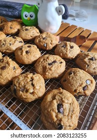 Chewy Chocolate Cookies With Chocochips On Top Of The Cookies