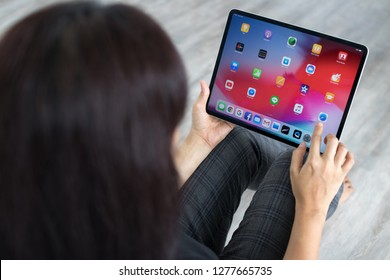 Chiang Mai, Thailand - January 3, 2019 : IPad Pro A New Version Of The Tablet From Apple. Woman Using The New 12.9 Inch Apple IPad Pro 2018, Swiping Home Screen Or Touching App Icon. 