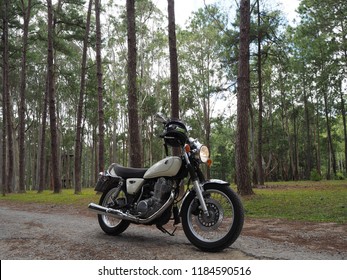 Sr400 图片 库存照片和矢量图 Shutterstock