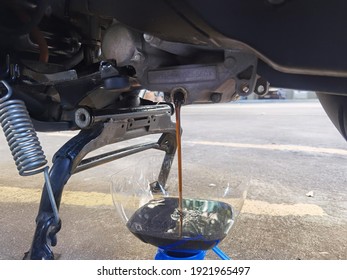 Chiang Mai, THAILAND - NOVEMBER 2ุ6,2019:Maintenance Change Engine Oil And Clean Yamaha X-Max300 Motorcycle In Chiang Mai.