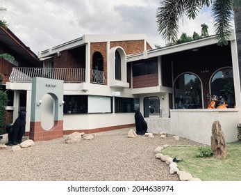 Chiang Mai, Thailand - September 18, 2021: Architecture And Exterior House Vintage Design Local Coffee Shop In Chiang Mai.