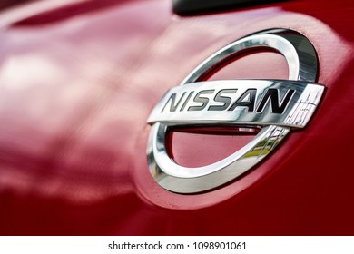 Imagenes Fotos De Stock Y Vectores Sobre Logos De Nissan