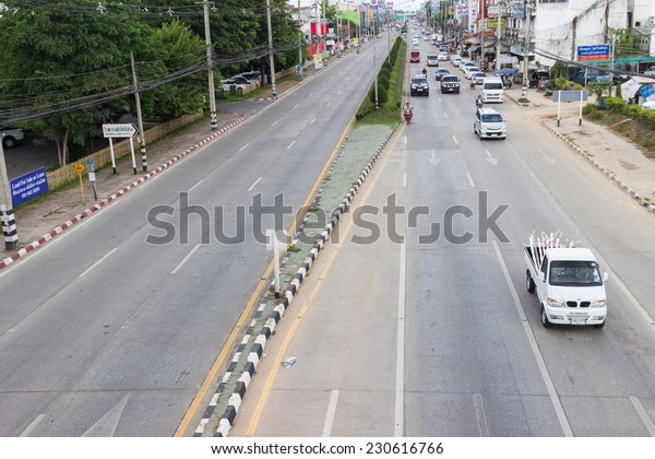 CHIANGMAI -\
OCTOBER 5, 2014: bird eye view of traffic in non rush hour in\
Chiangmai, Thailand on October 5,\
2014.
