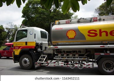 Chiangmai, Thailand - August  10 2018: Shell Oil Truck Of Pong RaVee Oil Transport Company. Photo At Chiangmai City Road.