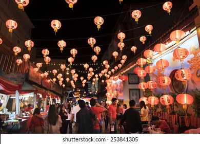 CHIANGMAI THAILAND - FEBRUARY 18 : Chinese New Year In Thailand. Popular Tourist Food And Visit The Local Fruit Market To The Chinese Warorot Market . On February 18 , 2015 In Chiang Mai,Thailand.