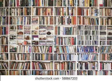 CHIANGMAI< THAILAND - FEBUARY 24, 2017 : Library in guest house on the mount of Maerim, area libraries carry wide subject books to promote reading. Chiangmai, Thailand