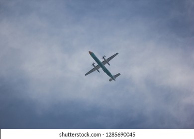 190 Bombardier q400 nextgen Images, Stock Photos & Vectors | Shutterstock