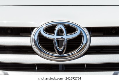 Toyota Logo Images Stock Photos Vectors Shutterstock