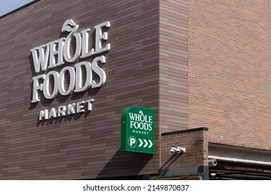 Chicago - Circa April 2022: Whole Foods Market. Whole Foods Market Is Offering One-hour Grocery Pickup For Amazon Prime Members.