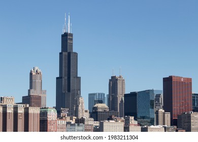 Chicago - Circa May 2021: Chicago Downtown Skyline From Lake Michigan On A Sunny Day. The Windy City Is Home To The Cubs, Bears, Blackhawks And Deep Dish Pizza.