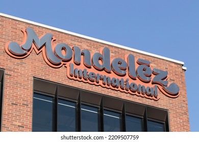 Chicago - Circa October 2022: Mondelez International Headquarters. Mondelez Is The Snack Food Spin Off Of Kraft Foods.