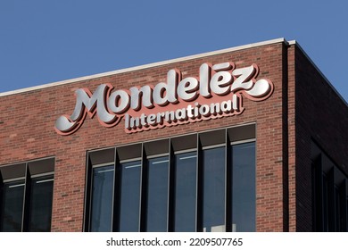 Chicago - Circa October 2022: Mondelez International Headquarters. Mondelez Is The Snack Food Spin Off Of Kraft Foods.