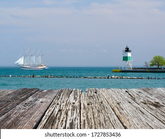 Chicago Harbor Southeast Guidewall Lighthouse, Lake Michigan, Chicago, IL, USA