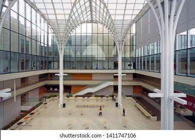 CHICAGO, IL -22 APR 2019- View Of The Main Campus Of The Highly-ranked University Of Chicago Booth School Of Business, Located In The Hyde Park Neighborhood Of Chicago.