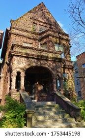 CHICAGO, IL -4 MAY 2020-  Exterior View Of Old Buildings In The Hyde Park Neighborhood On The South Side Of Chicago, Illinois, United States.