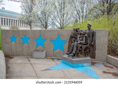 Chicago, IL April 24, 2021, Living Sacrifice Statue At The Chicago Police Memorial