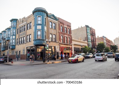 Chicago, IL, August 19, 2017: Street Scene In The Trendy, Popular Wicker Park Neighborhood On A Weekend Night. Wicker Park Attracts Many Young People Because Of Its Vibrant Nightlife.