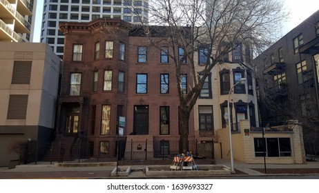 Chicago, IL February 27, 2016, A Group Of Vintage Victorian Era Row Houses